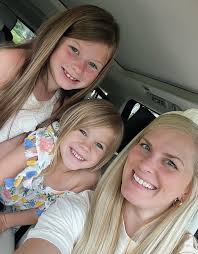 L i n d s a y W e d e w e r (@farmwifecitylife) • Instagram photos and  videos