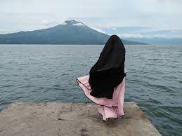 Nah, sekarang bagaimana caranya kita memulai menjual stok foto dan mulai menghasilkan uang? Foto Orang Dari Belakang