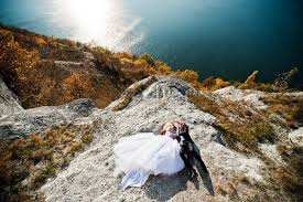 Brautmode ist genauso wie jede andere mode gewissen trends unterlegen. Trash The Dress 50 Ausgefallene Ideen Tipps Inspirationen