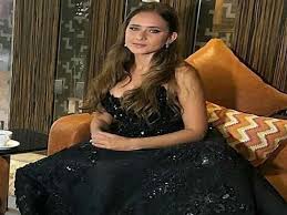 لقطات مقربة تكشف قفطان سميرة سعيد الذي سحر العيون بتصميمه المختلف تماماً. Ø¨Ø­Ø¨ Ø´ØºÙ„ÙŠ Ùˆ Ø£Ù†Ø§ Ù…Ø´ ÙƒØ¦ÙŠØ¨Ø© Ø£Ø¨Ø±Ø² ØªØµØ±ÙŠØ­Ø§Øª Ù†ÙŠÙ„Ù„ÙŠ ÙƒØ±ÙŠÙ… ÙÙŠ Ø³Ù‡Ø±Ø§Ù† Ù…ØµØ±Ø§ÙˆÙ‰