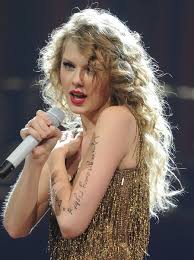 Yes, taylor was born with naturally dirty blonde hair. Taylor Swift Long Blonde Curly Hairstyle Hairstyles Weekly