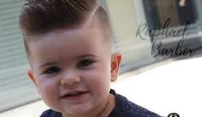 Salon byzeck'te her biri büyük bir özenle tasarlanan çocuk saç modelleri gelen çocukların yüz saç kesim hizmetleri ile değil, bebek saç kesim olanaklarıyla da hizmet veren salon byzeck'te kız ve. Erkek Cocuk Sac Kesim Modelleri Galeri
