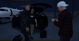 It's unclear if dre will play a bigger role in the rest of the cayo perico heist, but it is incredible that rockstar kept this surprise cameo under. Dr Dre Fait Une Apparition Dans Gta V Online Video