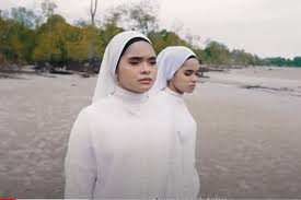 Lelah ku terbiasa f#m bm e a sakit ku terbiasa, semua untuk kamu. Lirik Dan Chord Lagu Lelah Mengalah The Mirza Halaman All Kompas Com