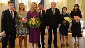 Jun 27, 2021 · chtěl bych říct, že jsem velice zklamaný přístupem jednoho média. Novorocni Obed Bude Nakonec Bez Rodin Po Kritice Se Sejdou Jen Babis Se Zemanem Irozhlas Spolehlive Zpravy