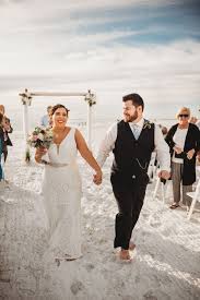 Beach Wedding Sarasota Fl Olivia Faith Photography In 2020 Sunset Beach Weddings Wedding Photography Elopement Photographer