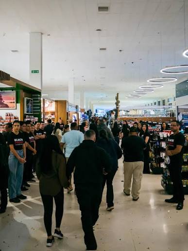 🔥 A Black Friday está movimentando o Shopping China Pedro Juan Caballero  🔥 É cliente aproveitando, produtos saindo e grandes oportunidades em  diversos setores para comprar muito e economizar de verdade. Venha