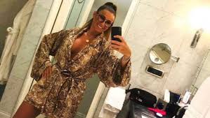 Anamaria prodan cedează în fața amantei lui laurențiu reghecampf. Anamaria Prodan S A Refugiat In Grecia DupÄƒ Ce Reghecampf A AnunÈ›at DivorÈ›ul Buna Ziua Iasi Bzi Ro