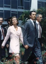 O casal recebeu 700 convidados na mansão da socialite lilibeth monteiro de carvalho, em santa teresa. Ex Mulher De Collor Diz Que Ele Fez Magia Negra Para Nao Concorrer As Eleicoes Com Silvio Santos Noticias R7 Brasil