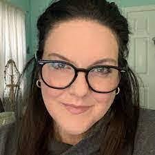 Brandy Burg's Instagram, Twitter & Facebook