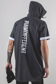 Camiseta Manga Longa Com Capuz Masculina Right Here Apresenta 3years Colecao Especial E Limitada Camisetas Alongadas Camisas Masculinas Camiseta Masculina