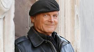 The show stars terence hill, nino frassica, nathalie guettà, francesco scali. Mvnstdmmcdnaem