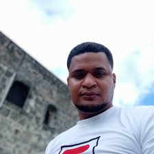 El Dr. Juan José Binet inicia sus estudios teológicos en el Instituto  Bíblico Quisqueyano de la República Dominicana para el año 1980.  Posteriormente se graduó con honores en Licenciatura en Educación, Mención