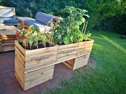 Hochbeet Aus Obstkisten Weinkisten Selber Bauen Diy Garten Zenideen Bauen Garten Hochbeet Obstkisten Sel Vertikaler Garten Diy Obstkisten Hochbeet
