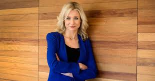 Dionne stax is natuurlijk een van de mooiste verschijningen op de televisie vandaag de dag. Dionne Geniet In Bad En Famke Louise S Kleding Is Half Uit Show Ad Nl