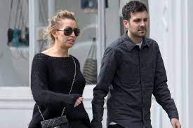 Gustav kuhn, a former magician turned psychology professor, has spearheaded examination of magic. Thief Stole 100 000 Of Gems Watches And A Deck Of Cards In Raid On Home Of Magician Dynamo London Evening Standard Evening Standard