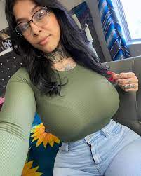 Busty Latina : r2busty2hide