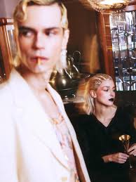 Vestuario para una locura hermosa de @_brunoimanol Pelo y Mk @igna.mora  Locación y asistencia @carbonphotostudio @andyinv Cheers 🥂 ✨