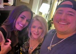 Kaylee Hartung (@kayleehartung) • Instagram photos and videos