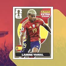 Lamine Yamal 🇪🇸 Panini Mundial 2026 Coca Cola Edition Lamine Yamal irrumpió en la Selección de España como un talento precoz, debutando en 2023 con apenas 16 años. Desde entonces, fue parte