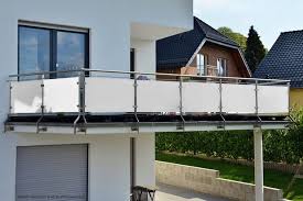 Verkleiden Sie Ihren Balkon 27 Ideen Fur Balkonumrandung Balkon Zenideen Balkon Balkonverkleidung Terrassen Gelander