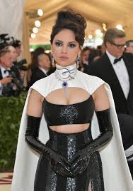 Eiza Gonzalez S Met Gala Dress 2018 Popsugar Fashion Eiza gonzález, an actor and probable new girlfriend to timothée chalamet, has apologized for wearing blackface on a telenovela in 2007.