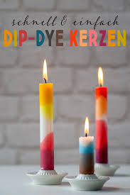 Das wachs auf pflanzlicher ölbasis ist stark duftend und dekoriert, so dass die kerze ihnen als raumduft wie für stimmungslicht und wohnkultur dienen wird. Upcycling Diy Kunterbunte Dip Dye Kerzen