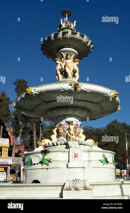 fountain and statue feature at charing cross circle in ooty Stock Photo - Alamy