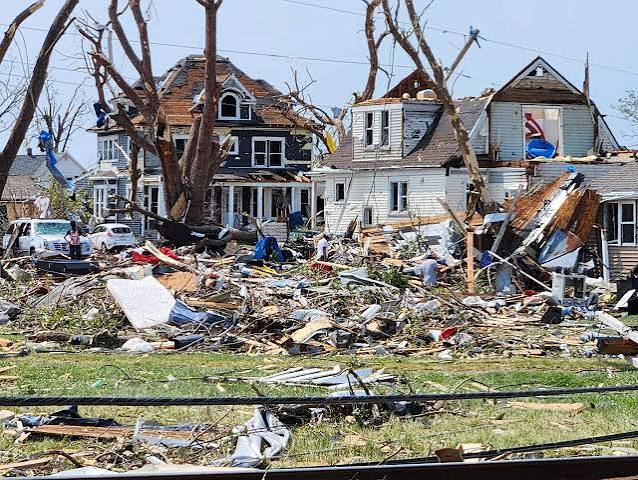 Widespread damage in Menasha and Appleton area after tornado - WPR