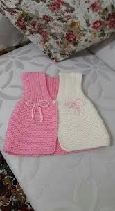 Acemi Orguculer Icin Kol Ve Yaka Kesimi Olmayan Basit Guzel Bir Model Yapimi Kolay Yeni Dogan Yelegi Alintidir Malzem Orgu Baby Knitting Patterns Tig Isleri