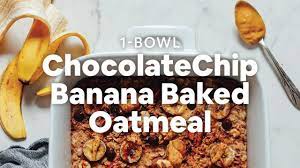 Banana bread baked oatmeal is a delicious breakfast, combining the delicious flavors of banana bread and comforting oatmeal. 1 Bowl Chocolate Chip Banana Baked Oatmeal Minimalist Baker Recipes Youtube
