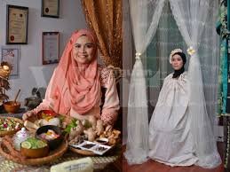 Namun, layaknya clairo, kamu bisa memproduksi lagumu sendiri lewat beberapa tahapan cara membuat lagu yang akan kami jelaskan di sini. Bertangas Herba