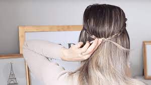 Whatever the reason, greasy hair is rarely glamorous. The Best Hair Tutorials For Hiding Greasy Hair Verily