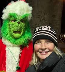 Happy holidays, which ever you celebrate. It's been a year of some serious  losses, as well as moments of great joy. I hope you are with the people you  love. Here is