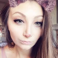 Amanda Bedell's Instagram, Twitter & Facebook