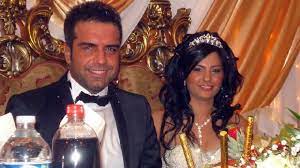 Türkücü berdan mardini, 2010 yılında evlendiği eşi fatoş mardini'den boşandı. Berdan Mardini Nin Ayrildigi Esine Silahli Saldiri Magazin Haberleri
