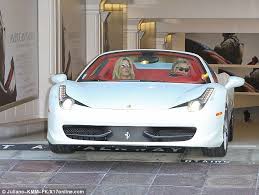 All ferrari f40 units rolled off the factory in the same shade of red. Rod Stewart Takes His Wife Penny Lancaster Out For A Spin In 257k Ferrari Daily Mail Online