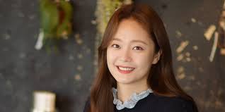 She is known for being the female counterpart of lee kwangsoo. Jeon So Min Calls Out Person Who Impersonated Her In Running Man Chatroom Kdramastars