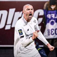 Trabzon formasıyla 69 maçta 53 gol kaydetmiştir. Burak Yilmaz Yilmazburak17 Twitter