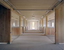 Ziel seiner arbeit war es immer, komplexe sachverhalte verständlich zu machen, für zukunftsthemen zu begeistern und neue formen der auseinandersetzung zu ermöglichen. Das Lange Haus Der Stiftung Nantesbuch Ad