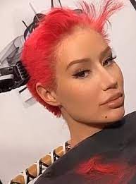 Iggy azalea walks the the red carpet for the iheart much music video awards in toronto, canada on sunday june 18, 2017. Iggy Azalea Debuts Her Dramatic New Look As She Dyes Her Hair Red And Shaves Her Head Daily Mail Online