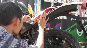 Nah apa yang mirip striping new vixion sama vixion keluaran awal ?? Yamaha V Ixion R Pemasangan Stiker Striping Youtube