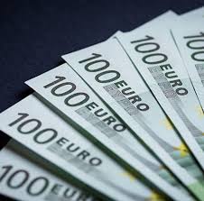 Е́вро ( знаквалюты — € , банковскийкод : Evro Slabo Dorozhaet K Dollaru V Ozhidanii Dannyh Ob Inflyacii V Germanii Prajm 31 05 2021