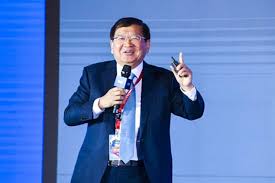 北京新東方學校於1993年11月16日由 俞敏洪 創立，最早專營大學生出國英語考試（ 托福 、 gre 等）培訓，2001年組建以北京新東方學校為基礎的新東方教育科技集團 。. å¾å°å¹³