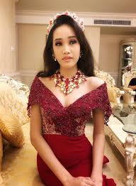 Pua kumbu merupakan kain bercorak berlapis warna yang digunakan oleh kaum iban di sarawak. Mocouture Hashtag On Twitter