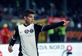 Journalist emanuel rosu posted a picture of hagi posing with a fan and sporting a cornrow style haircut. Ianis Hagi S New Haircut Updated August 2021
