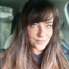 Pickleball court near a beach, pros and cons of playing near the ocean