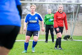 Vrouwen 3 in de lift omhoog