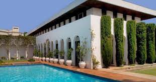 Billionaire james packer is selling a woollahra property that for decades was known as one of the family's grace and favour houses used to shelter family and friends in need. Buyer Of James Packer S 70 Million Sydney Mansion Revealed As Dr Chau Chak Wing