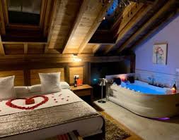 Noche en casa cueva de diseño con jacuzzi privado, cocina equipada y salón comedor. 14 Hoteles Rurales Con Jacuzzi En La Habitacion En Cantabria Lista 2020
